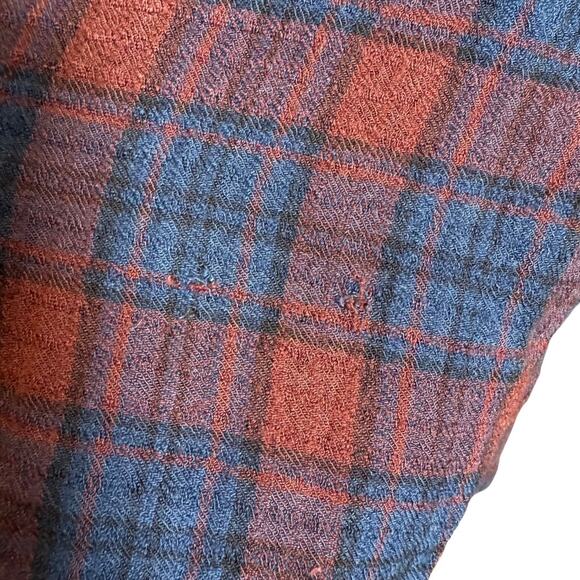 Urban Outfitters BDG Plaid Button Down Shirt Small Blue Red Worn-In Distressed - Picture 5 of 6